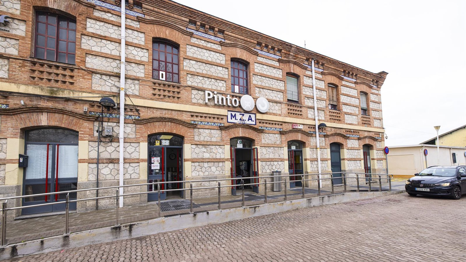 Detenido en Pinto un hombre por robar en coches aparcados en la estación de Cercanías