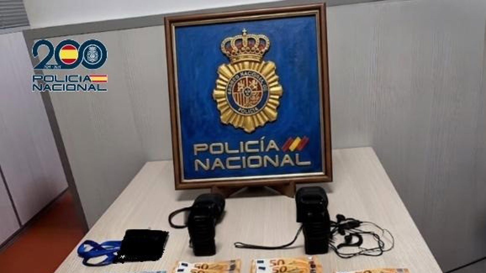 Detenidos en Centro cinco hombres por vender entradas falsas a turistas para el Atlético–Barcelona de la Champions League